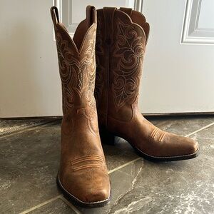 Ariat 9B boots